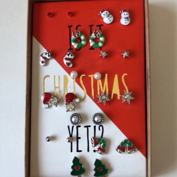 Christmas 🎄 earrings - Picture 1 of 3